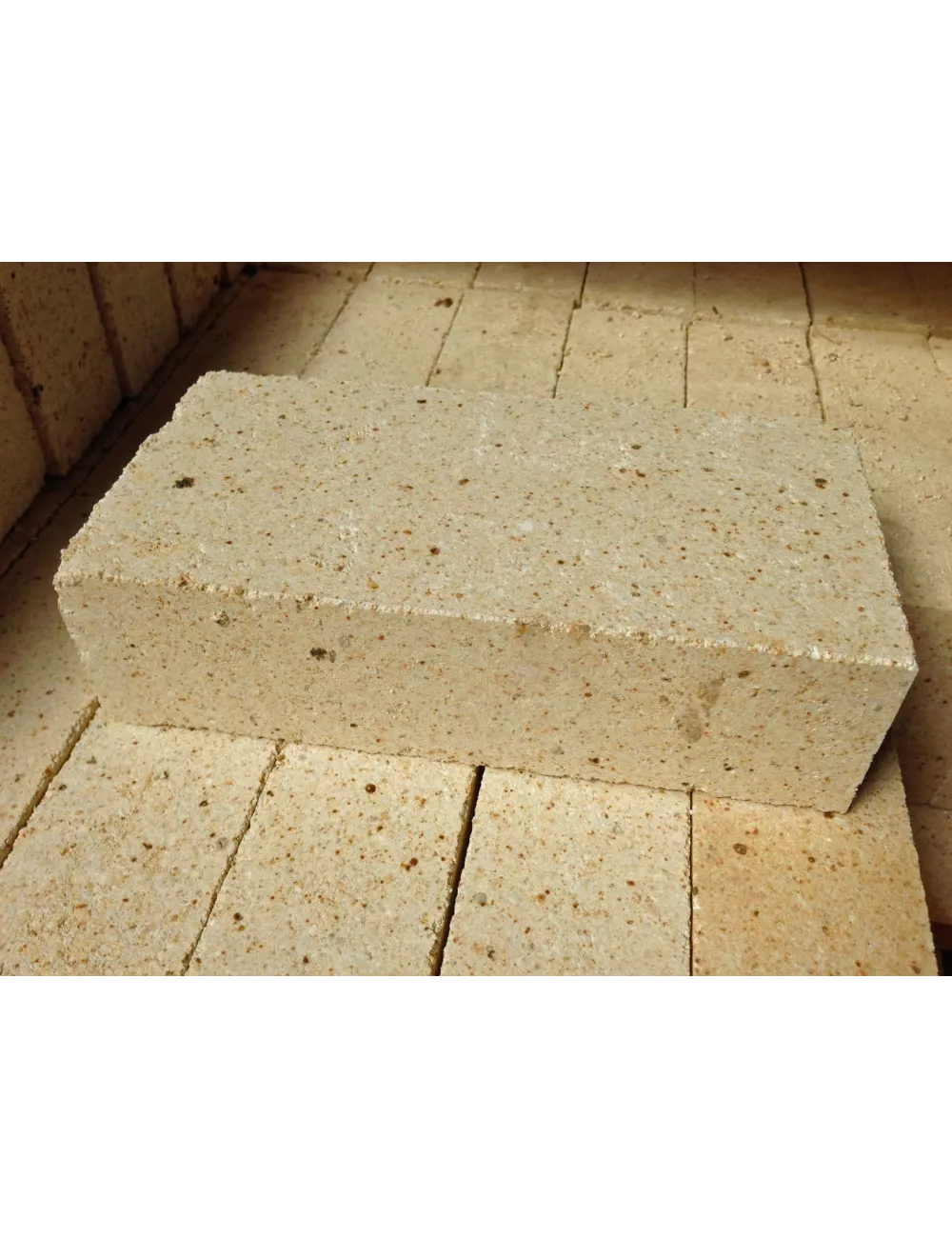 BRIQUES DENSES REFRACTAIRE QUALITE CERAMIQUE